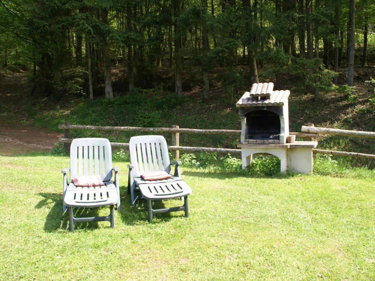 Cosy Holiday Home With Garden In Walscheid Eksteriør billede